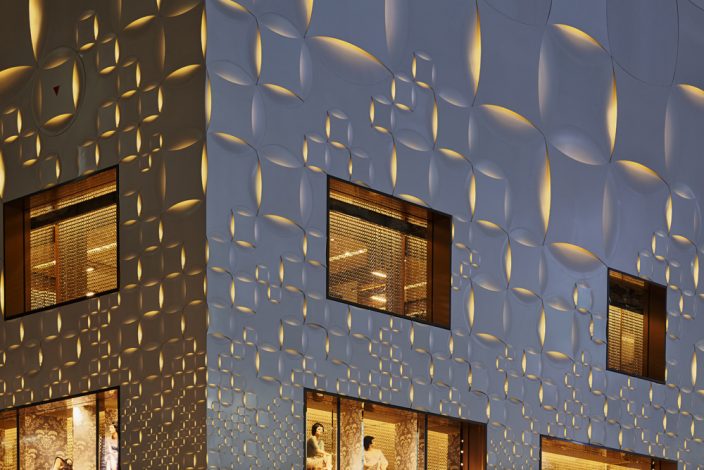 X 上的ᗩᑎᗩ ᗪ'ᗩᑭᑌᘔᘔO：「The New Louis Vuitton Building in Ginza, Tokyo by Jun  Aoki Architects  / X
